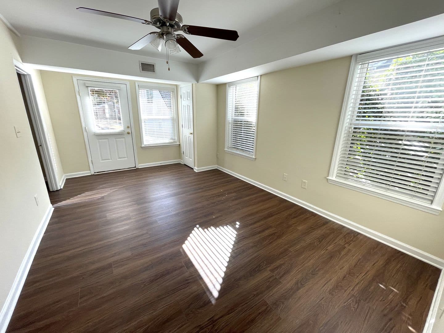 Athens House: 160 Pineview Dr
