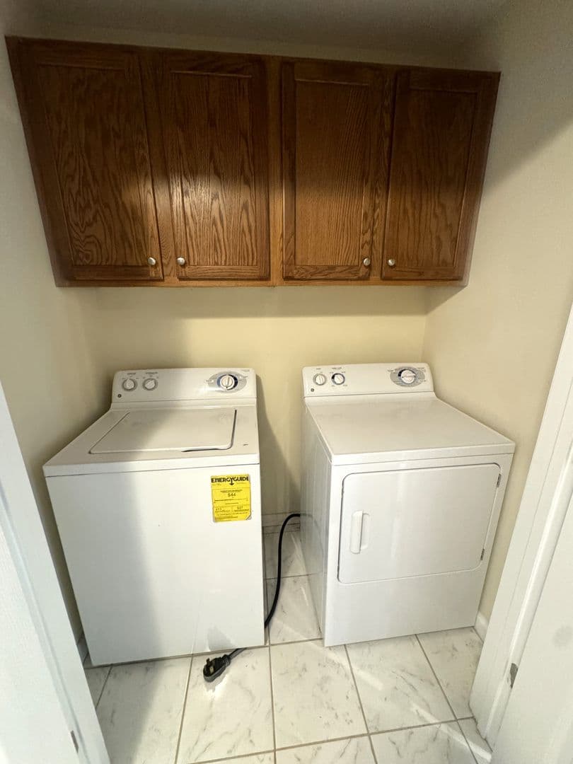 Athens House: 100 Pineview Ct