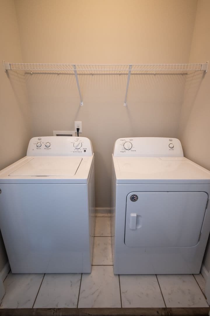 Athens Apartment: 90 Woodsong Ave