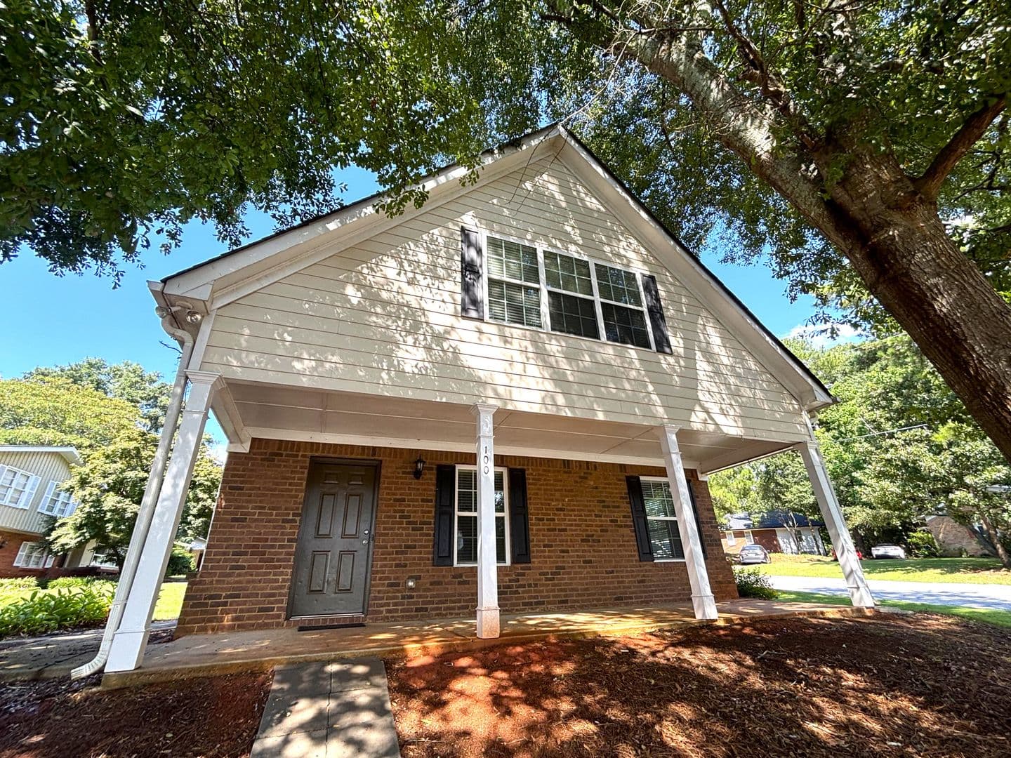 Athens House: 100 Pineview Ct