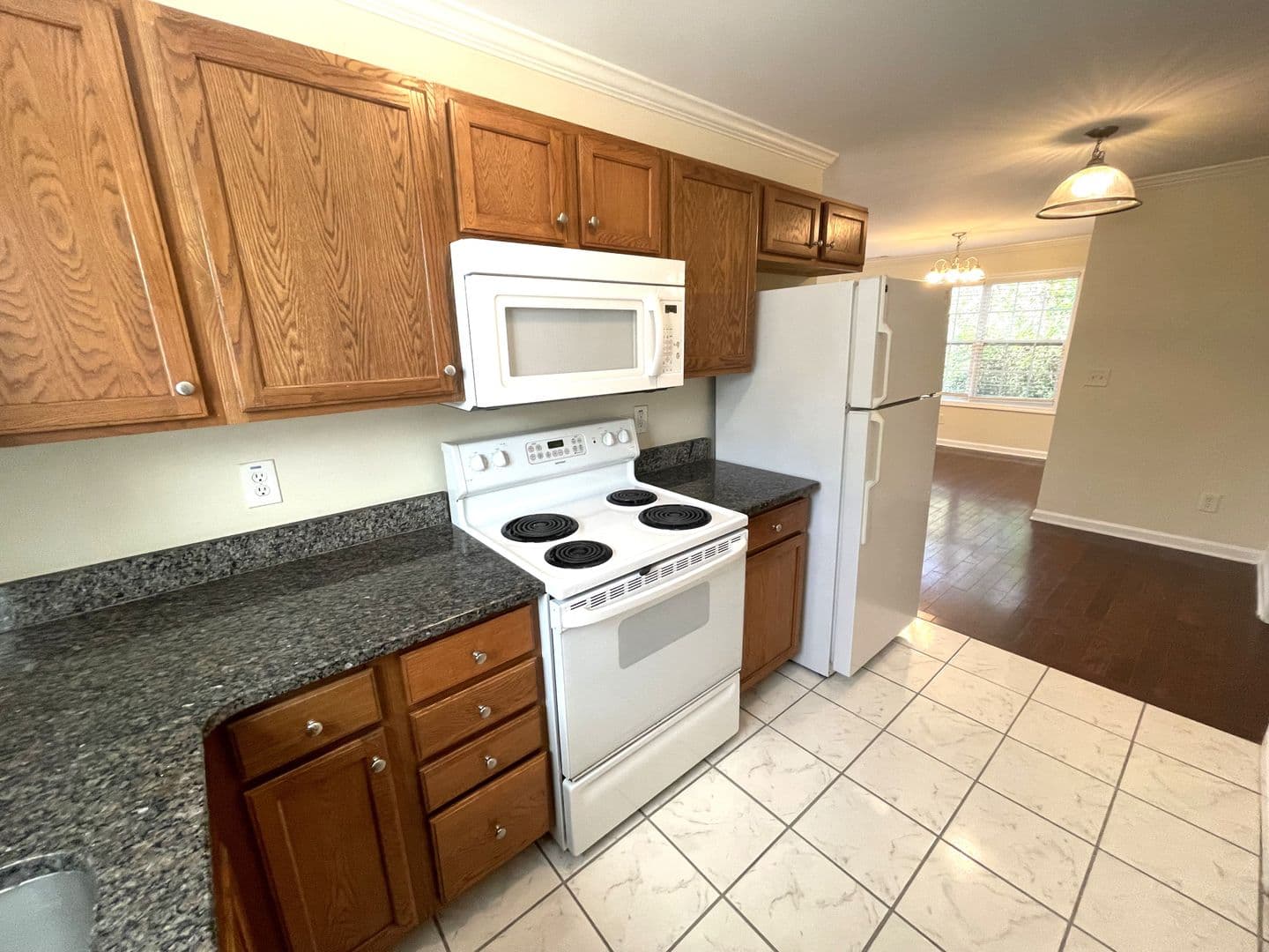 Athens House: 112 Pineview Ct