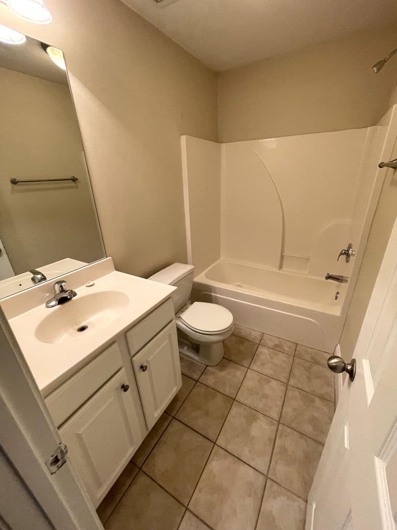 Athens Apartment: 270 Strickland Ave