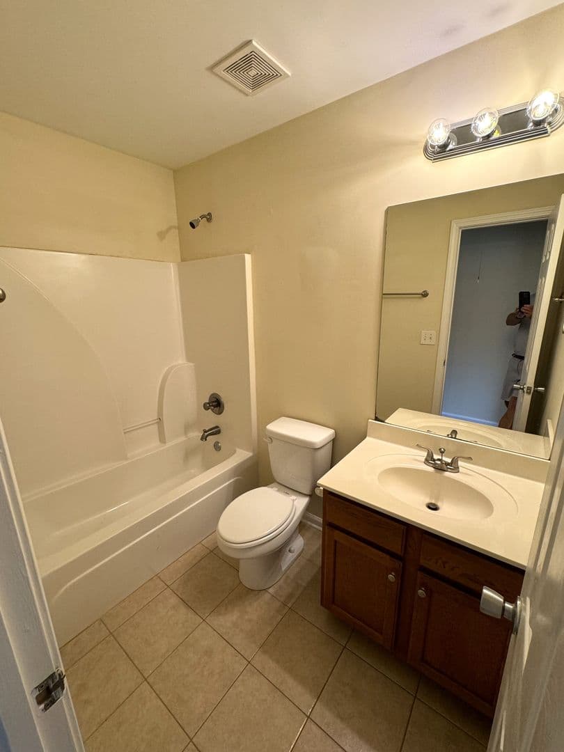 Athens House: 100 Pineview Ct