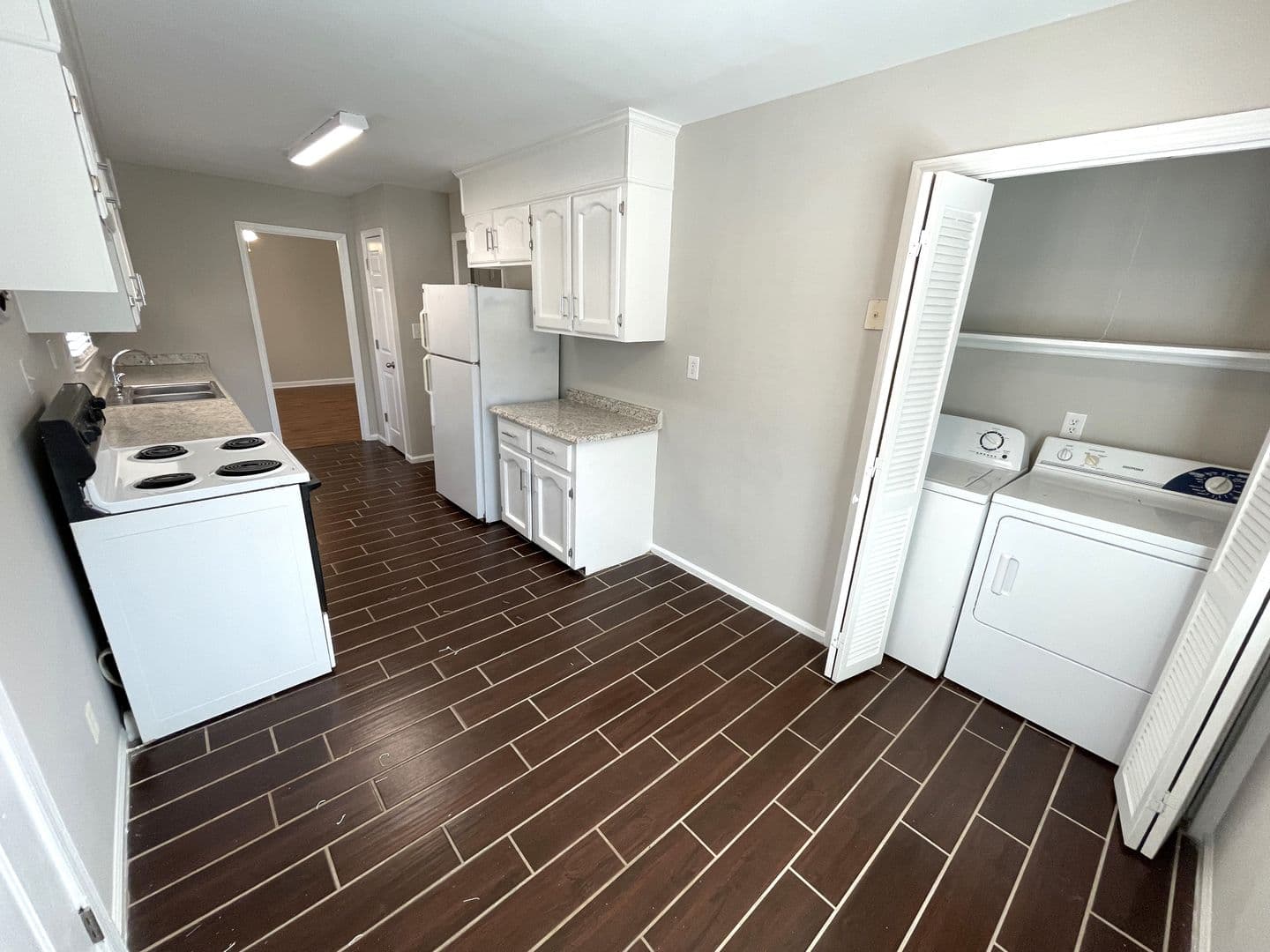 Athens House: 125 Hardin Dr