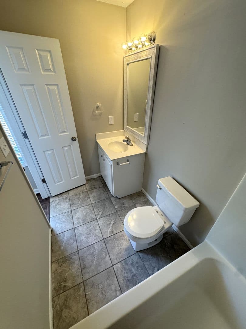 Athens Apartment: 245 Pineview Drive