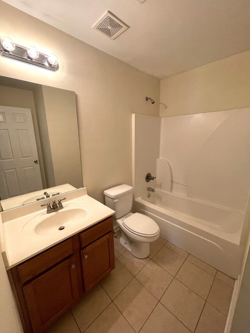Athens House: 112 Pineview Ct