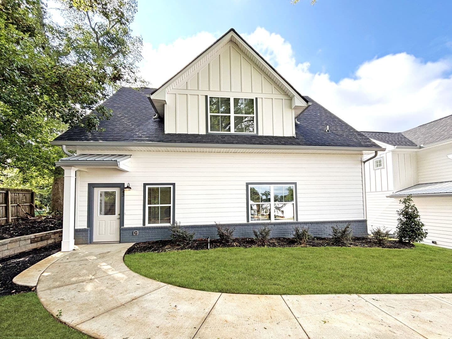 Athens Townhome: 215 Ruth St