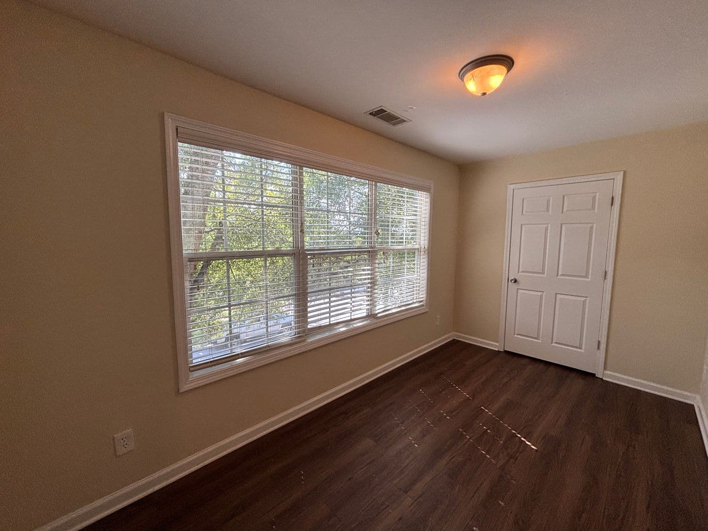 Athens House: 100 Pineview Ct