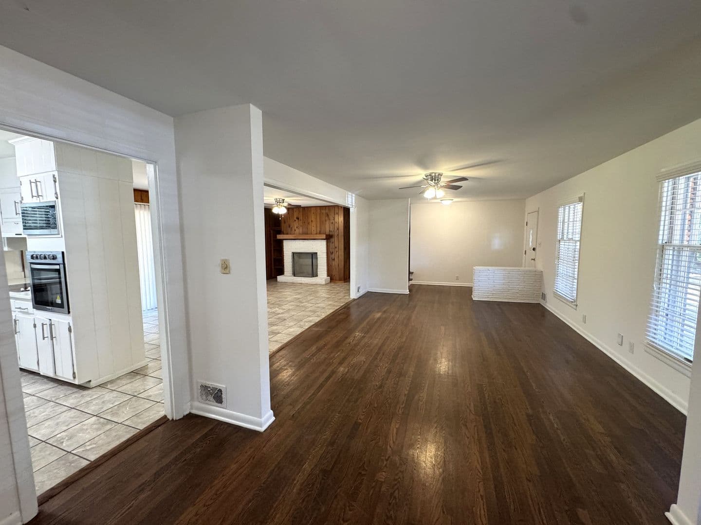 Athens House: 150 Pineview Dr