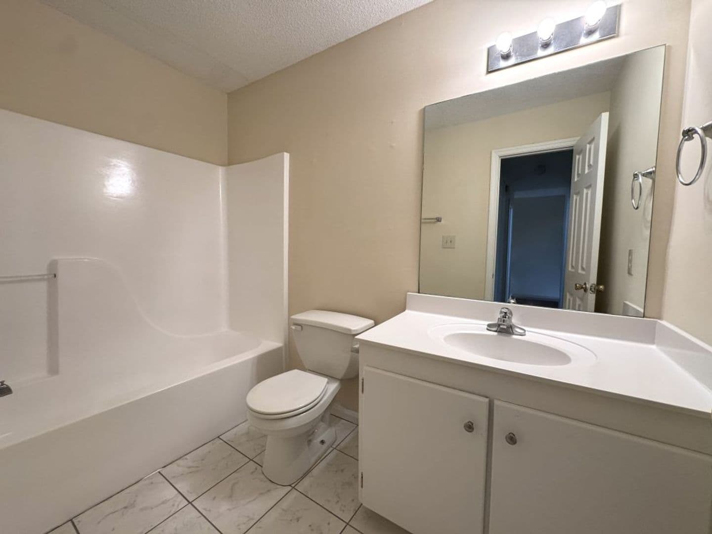 Athens Apartment: 825 Gaines School Road