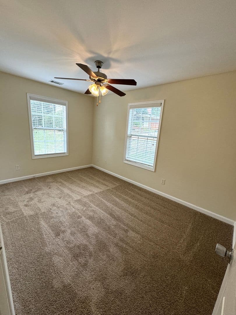 Athens House: 100 Pineview Ct