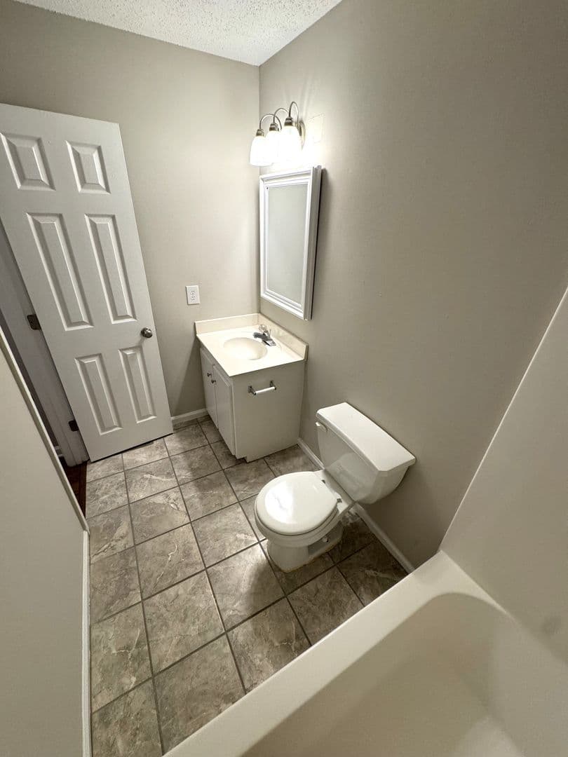Athens Apartment: 245 Pineview Drive