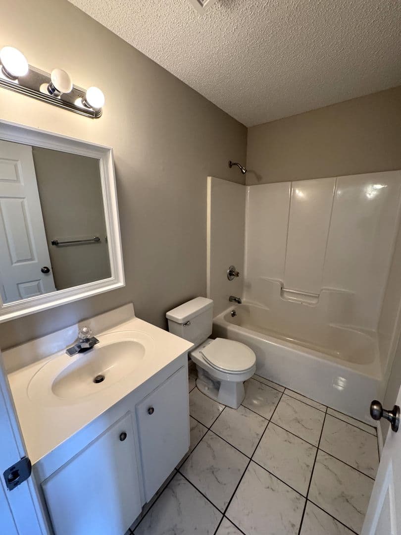 Athens Apartment: 245 Pineview Drive