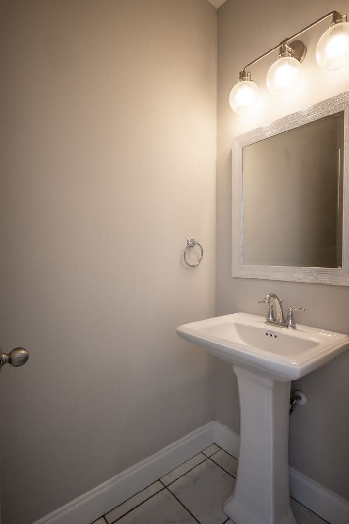 Athens Apartment: 90 Woodsong Ave