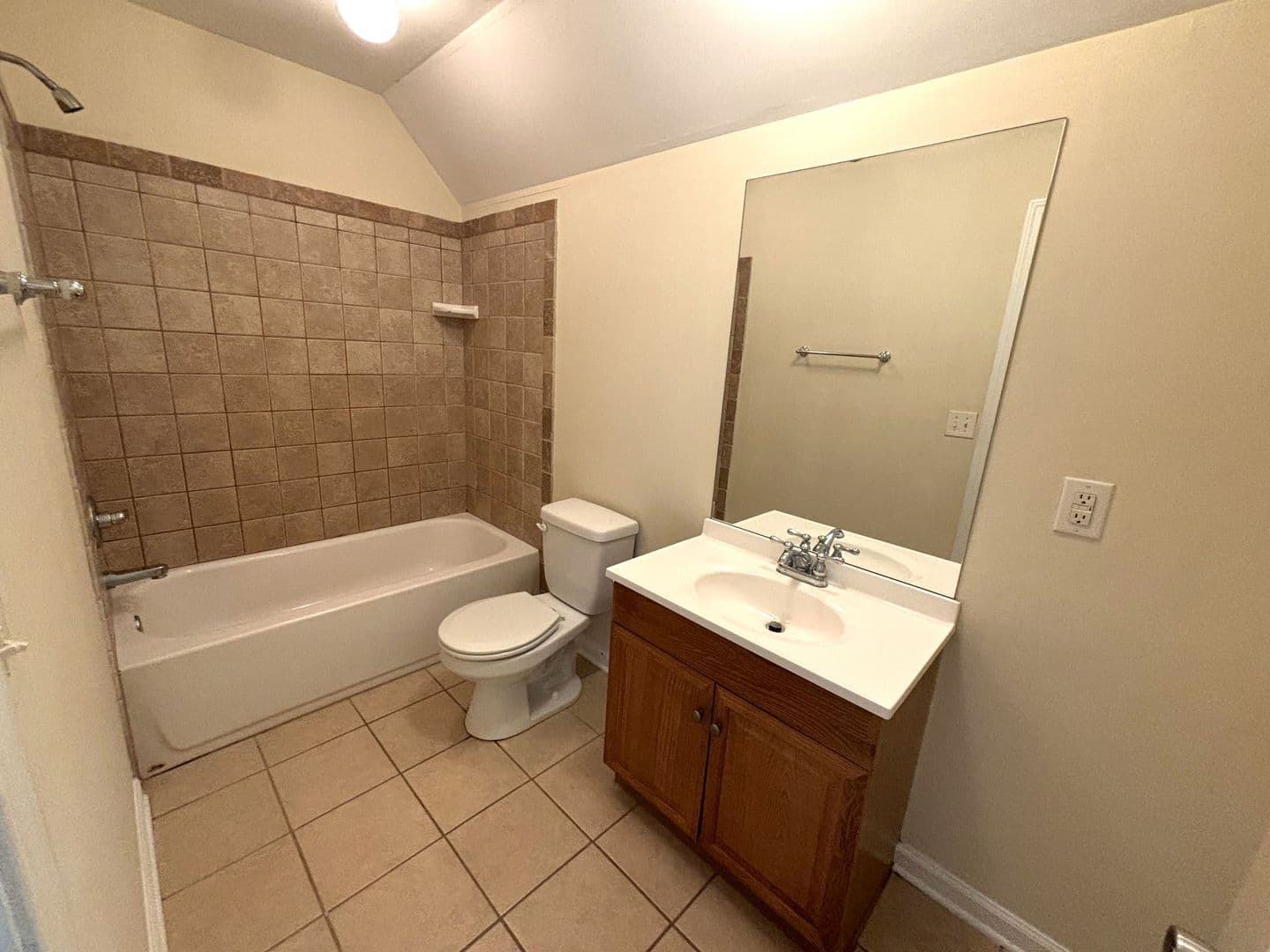 Athens House: 100 Pineview Ct