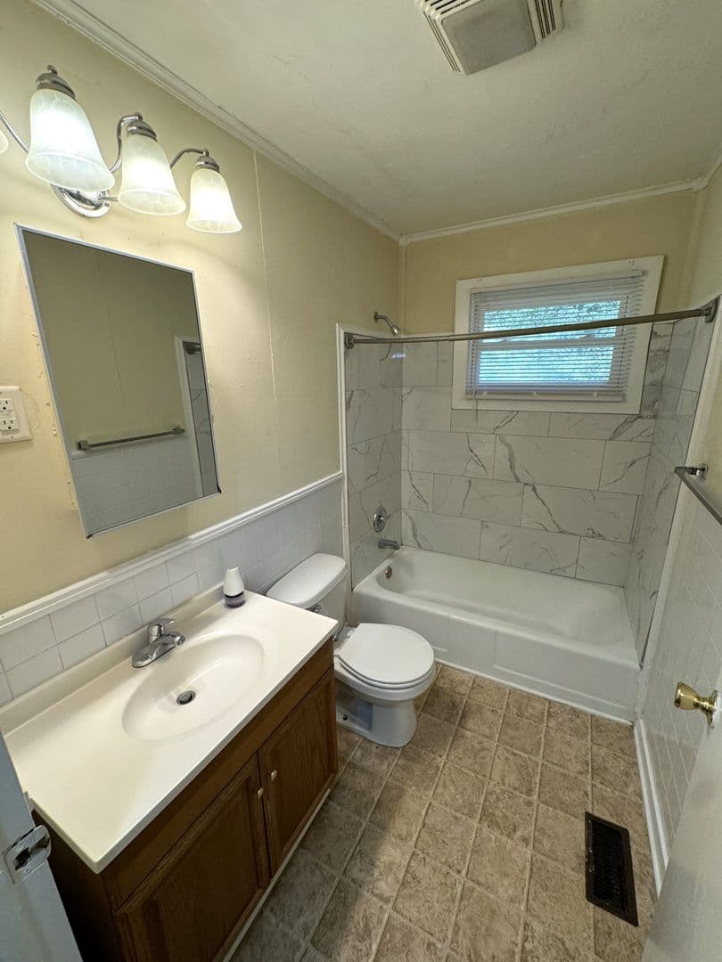 Athens House: 125 Habersham Dr