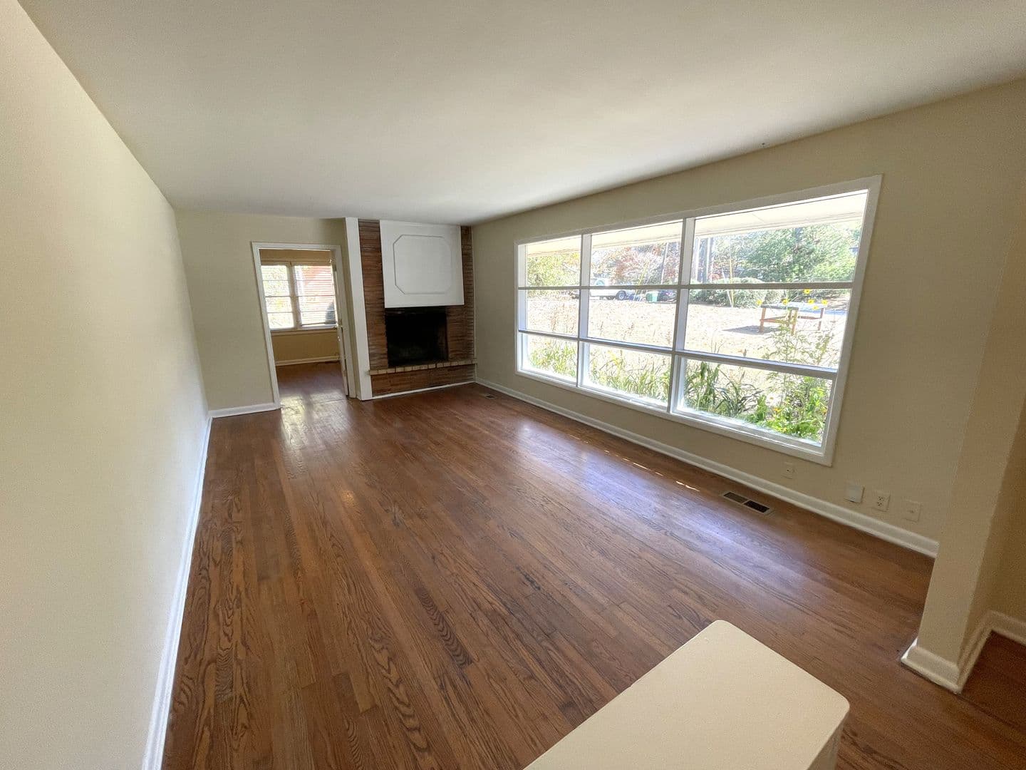 Athens House: 160 Pineview Dr