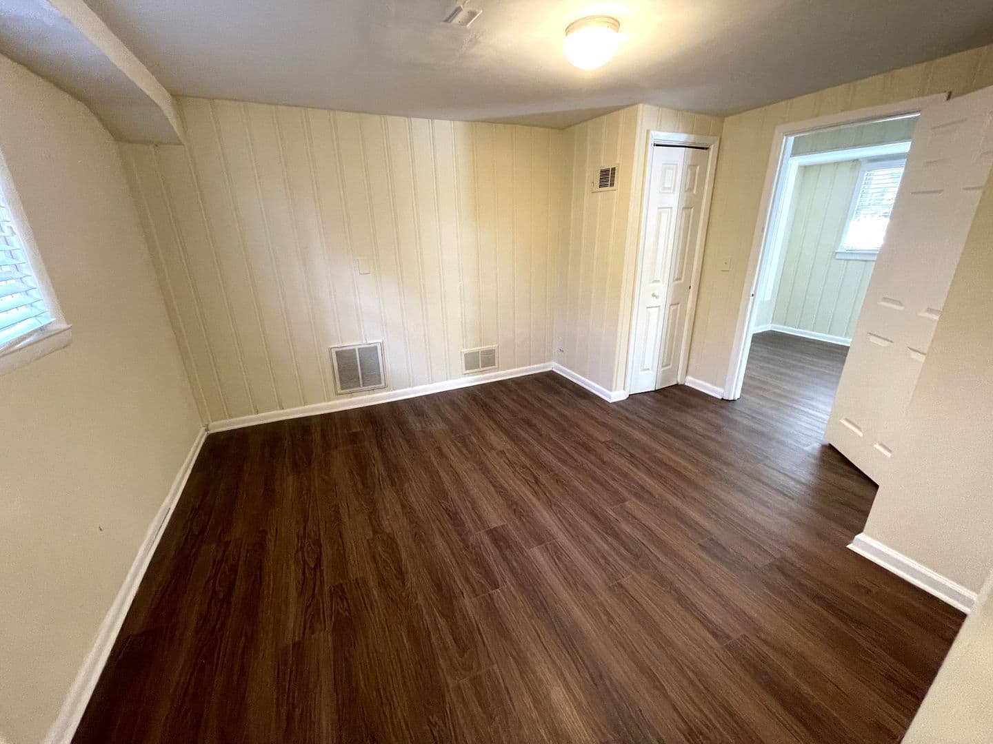 Athens House: 160 Pineview Dr