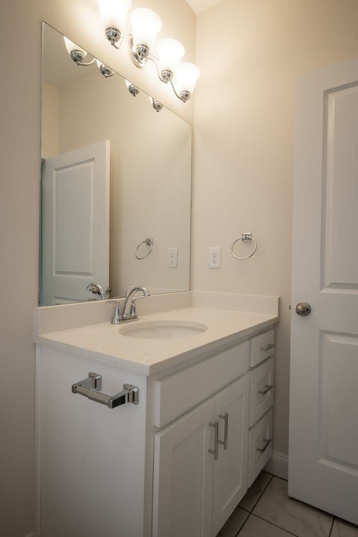 Athens Apartment: 90 Woodsong Ave