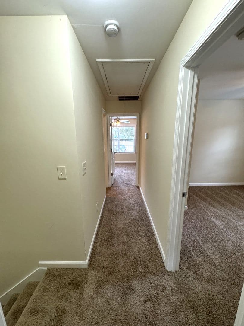 Athens House: 100 Pineview Ct