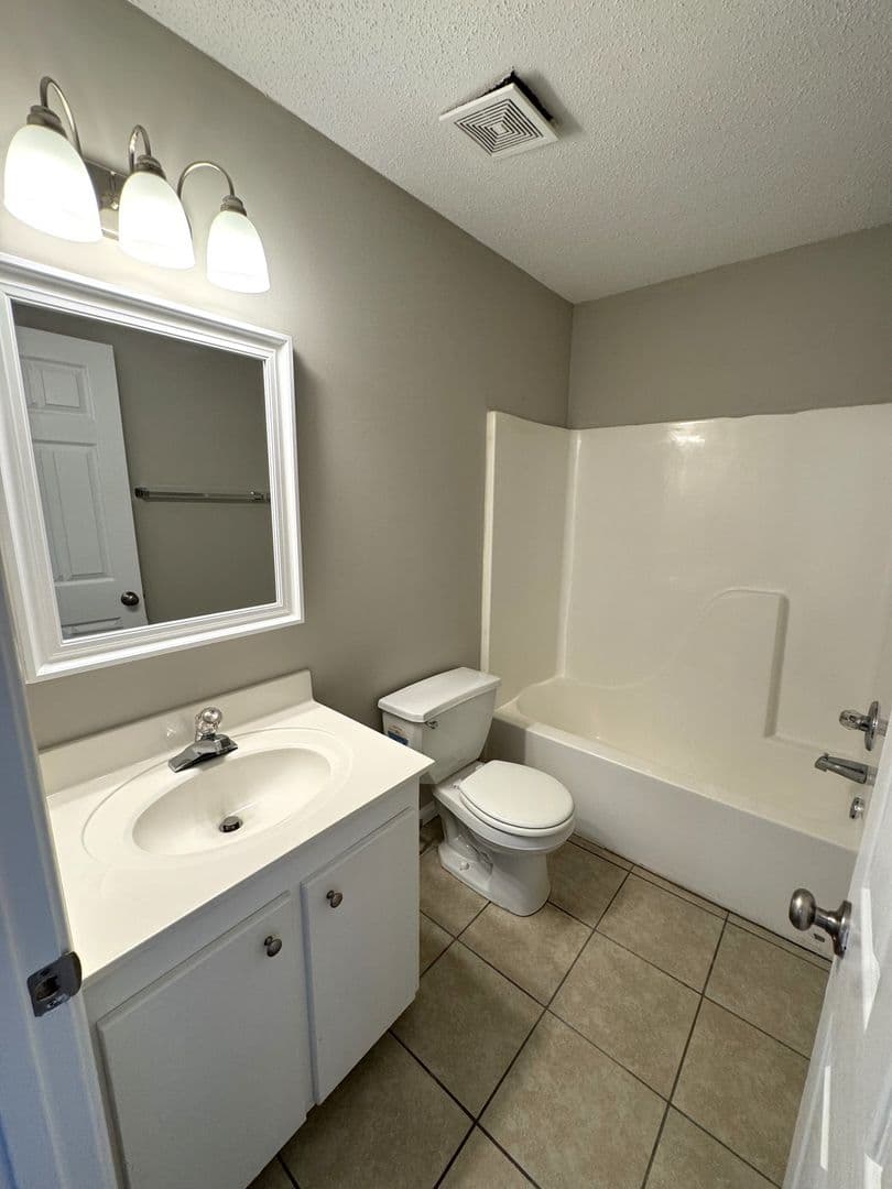 Athens Apartment: 245 Pineview Drive