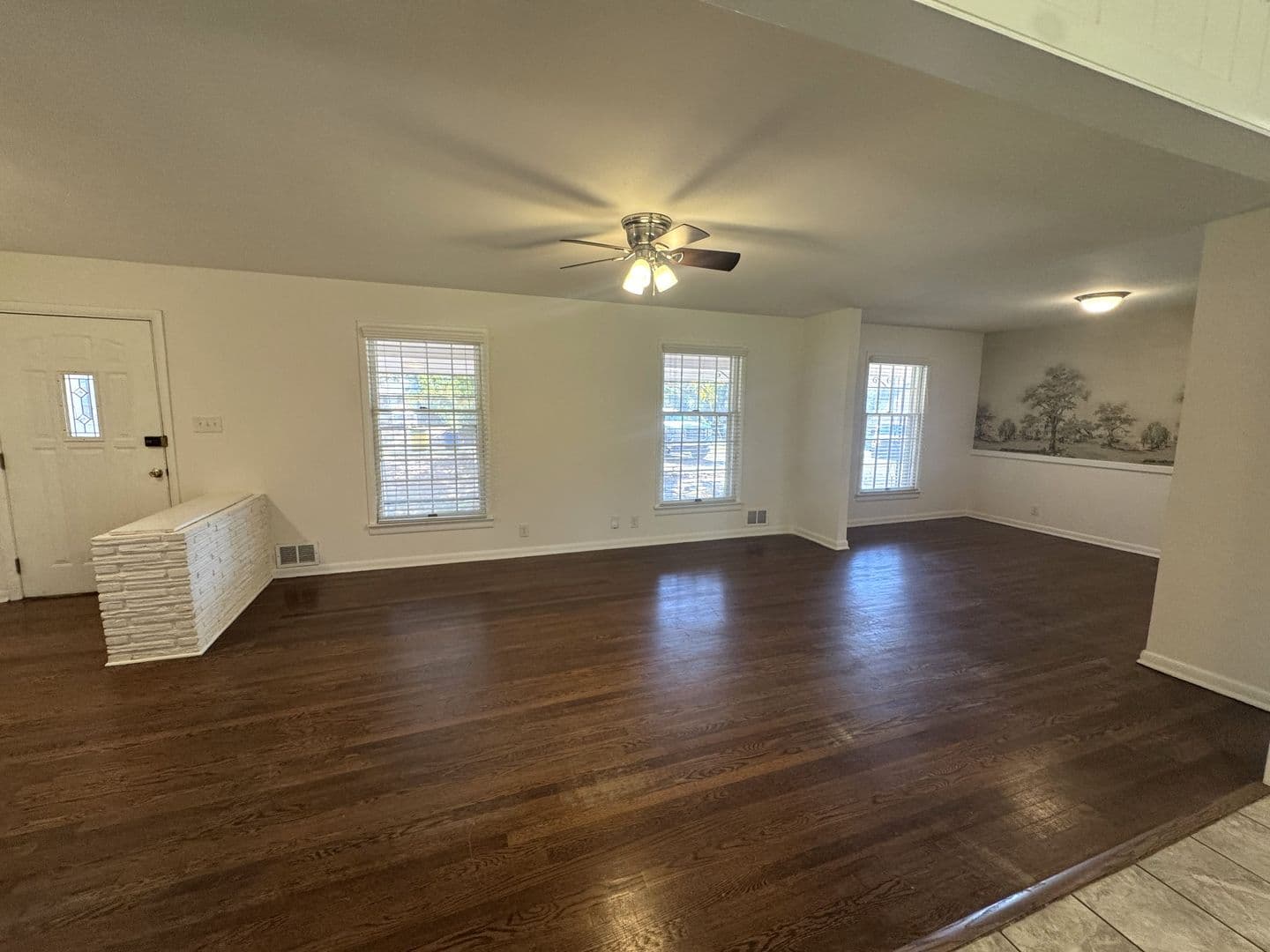 Athens House: 150 Pineview Dr