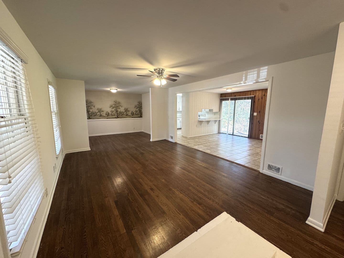 Athens House: 150 Pineview Dr