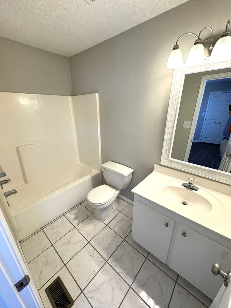 Athens Apartment: 245 Pineview Drive