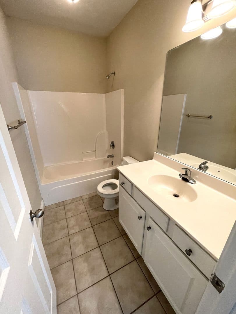 Athens Apartment: 270 Strickland Ave
