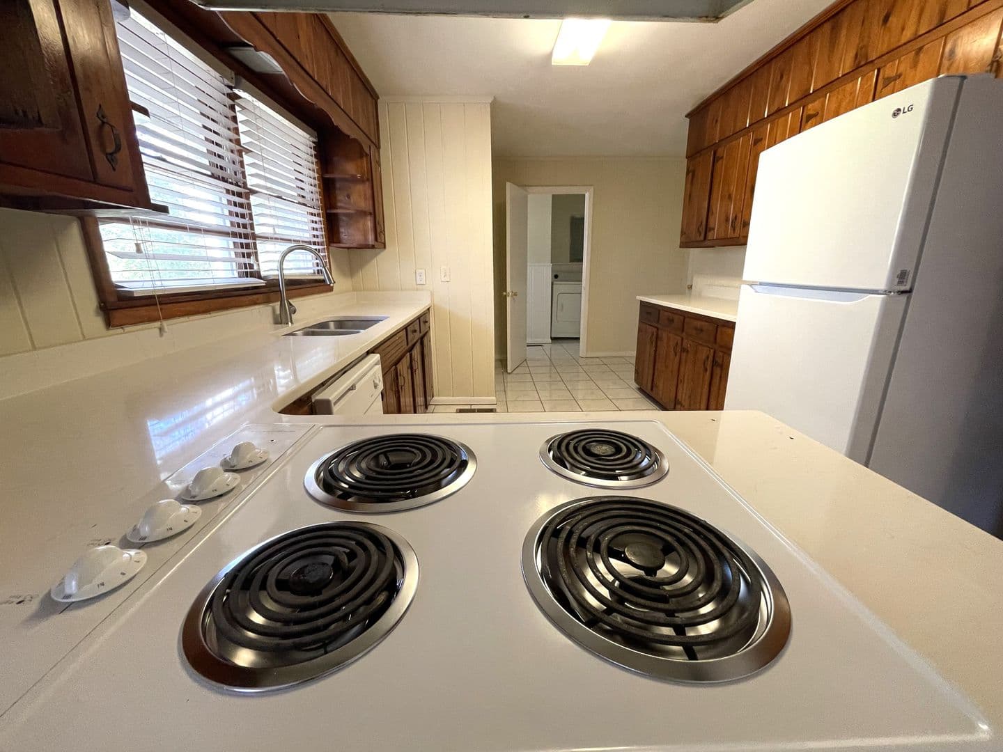 Athens House: 160 Pineview Dr