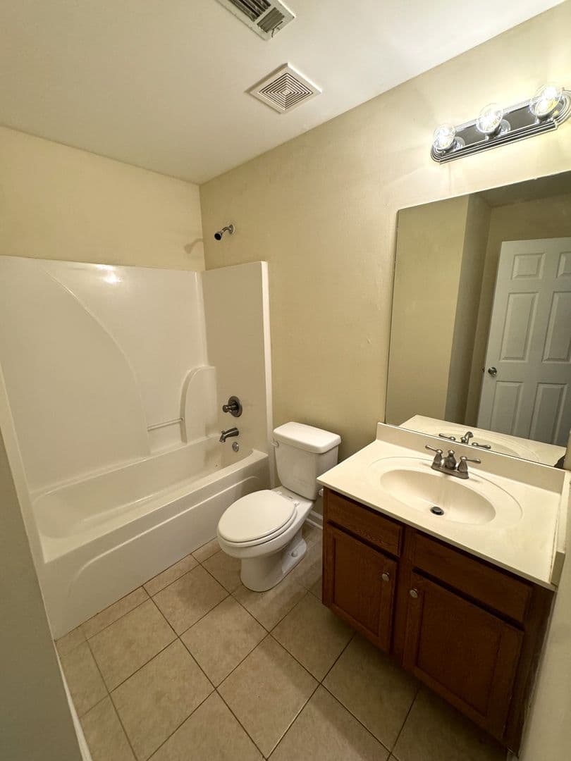 Athens House: 100 Pineview Ct