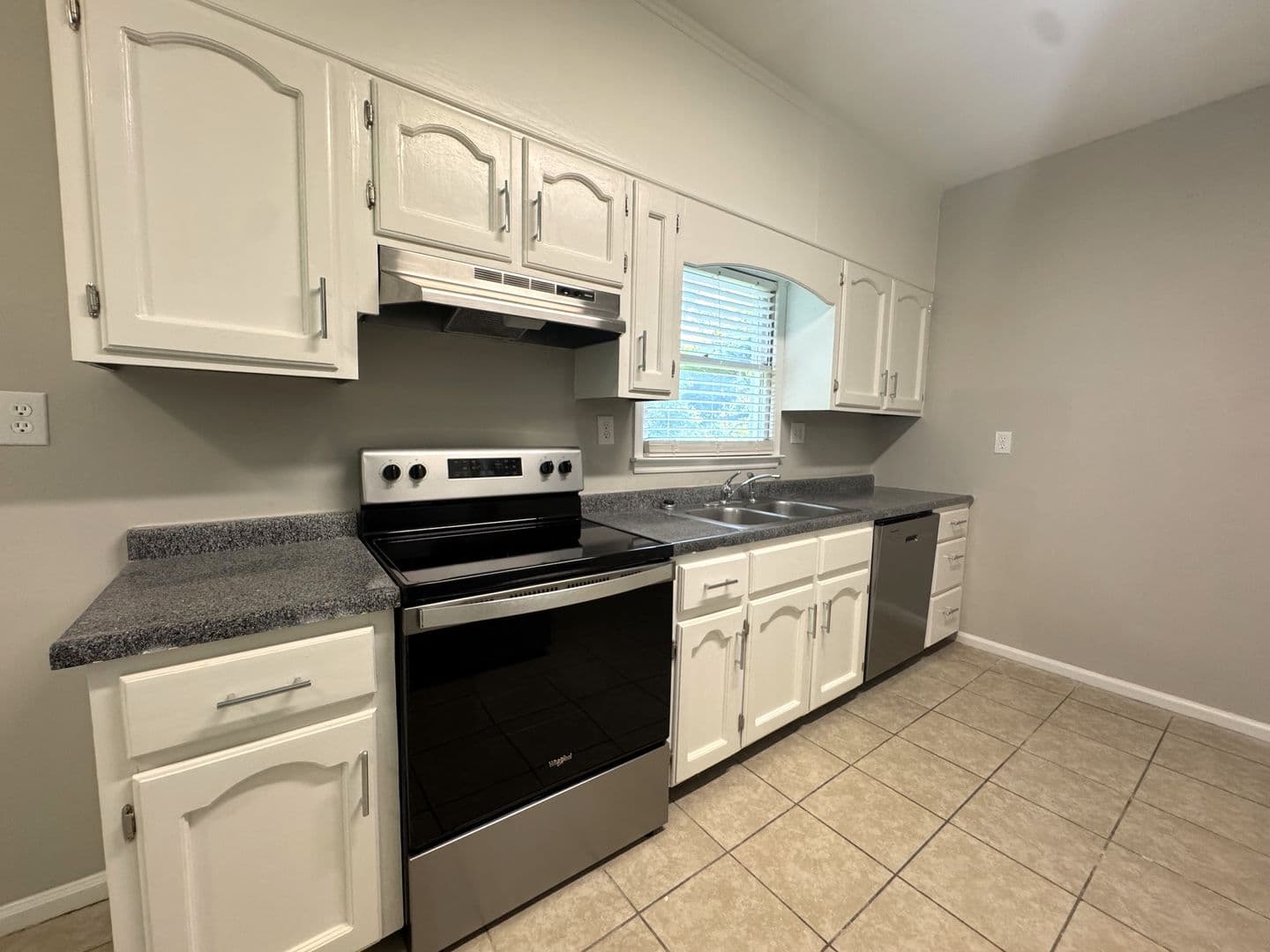 Athens House: 620 Pinecrest Dr