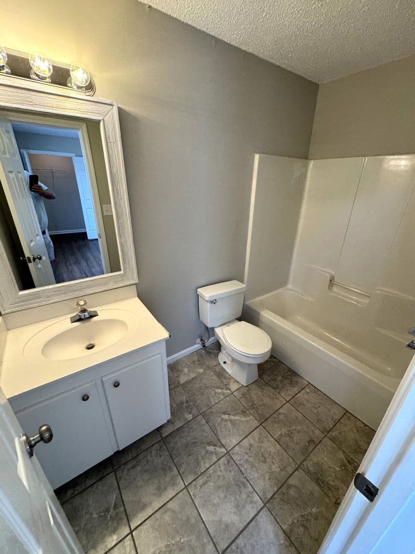 Athens Apartment: 245 Pineview Drive