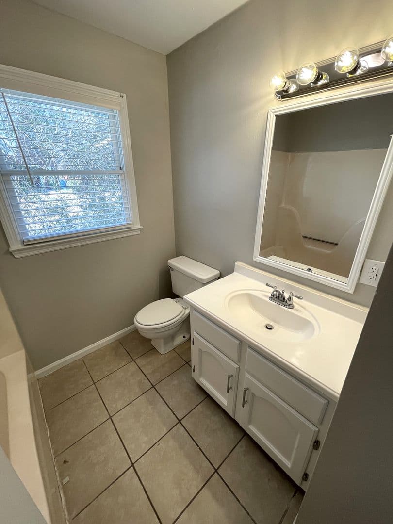Athens House: 125 Hardin Dr