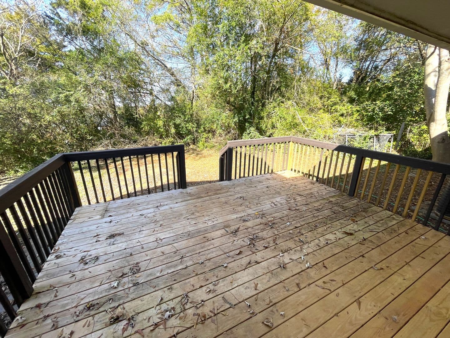 Athens House: 160 Pineview Dr