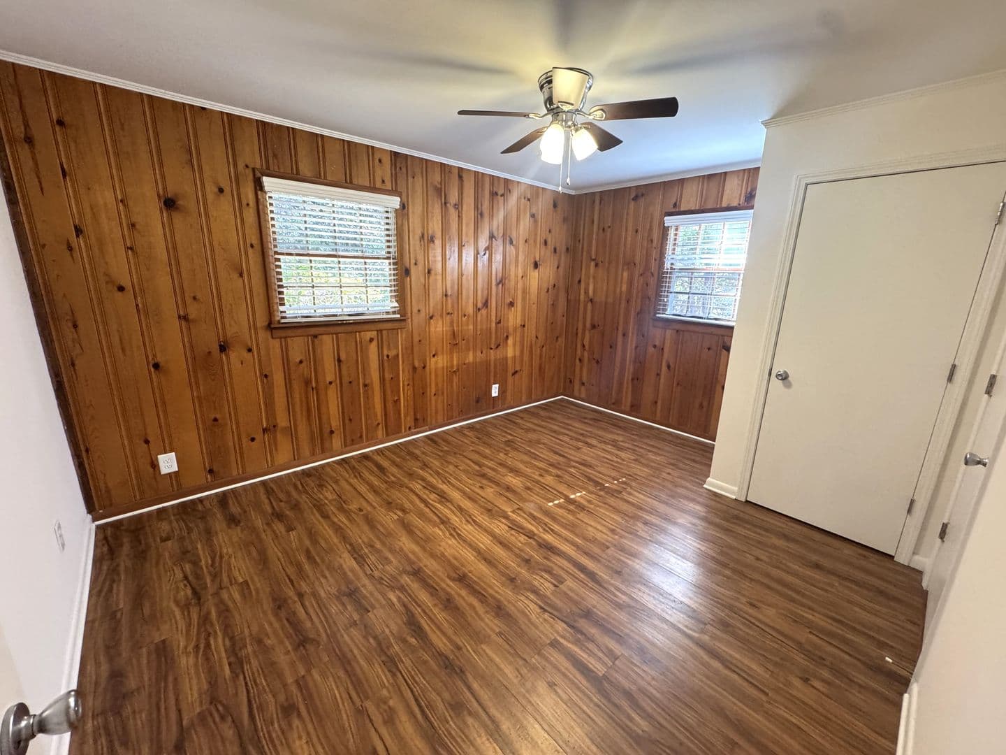 Athens House: 150 Pineview Dr