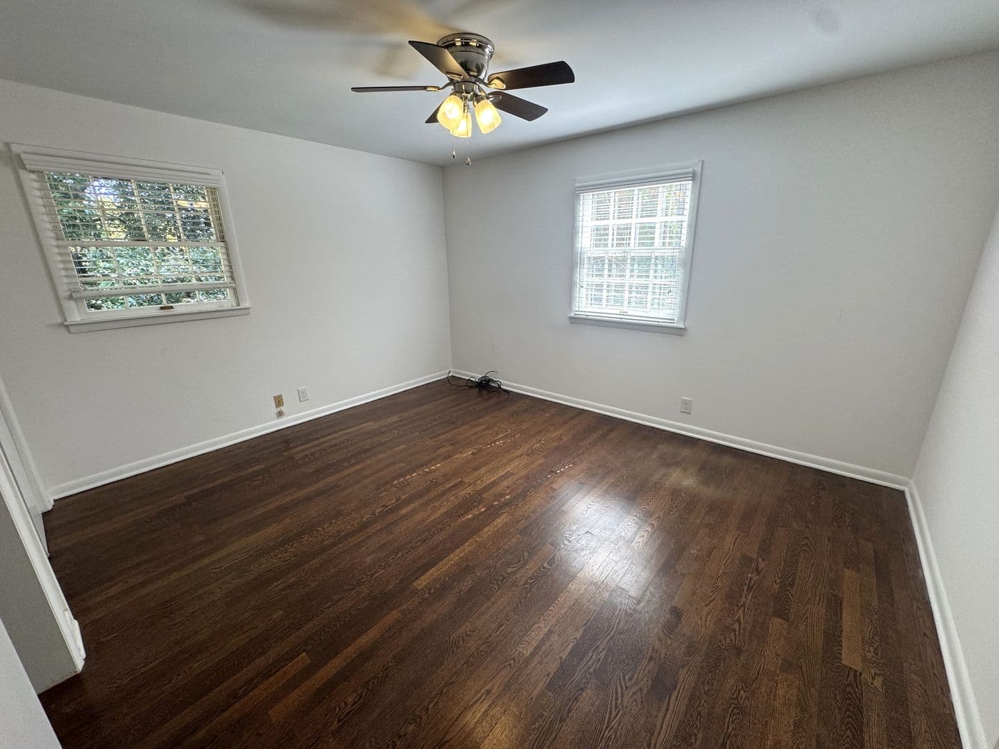 Athens House: 150 Pineview Dr