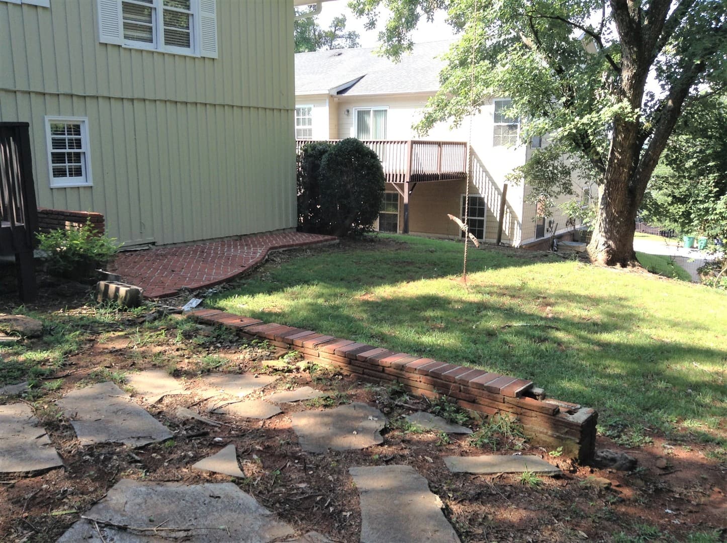 Athens House: 160 Pineview Dr