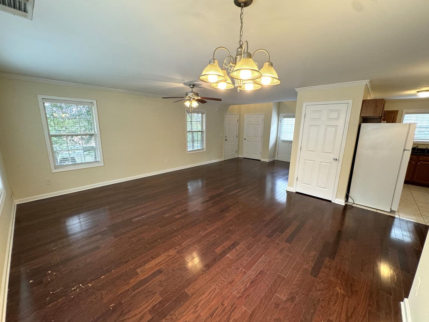 Athens House: 100 Pineview Ct
