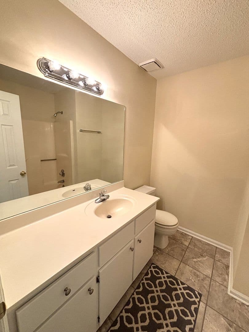 Athens Apartment: 210 Whitehall Road
