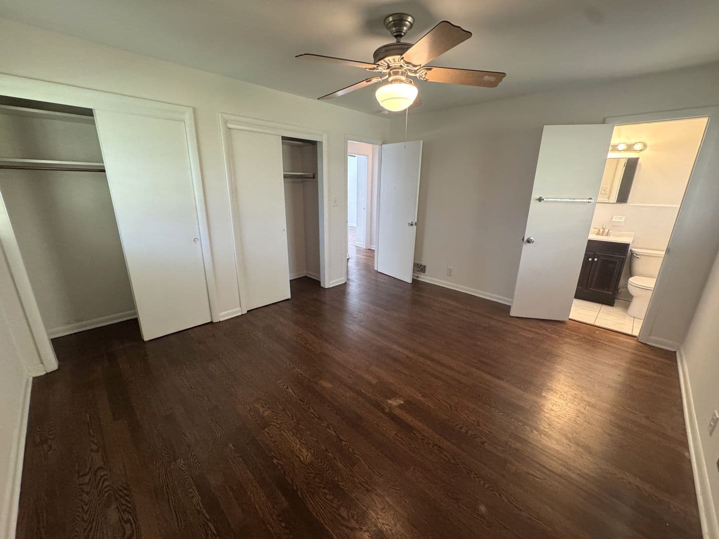 Athens House: 150 Pineview Dr