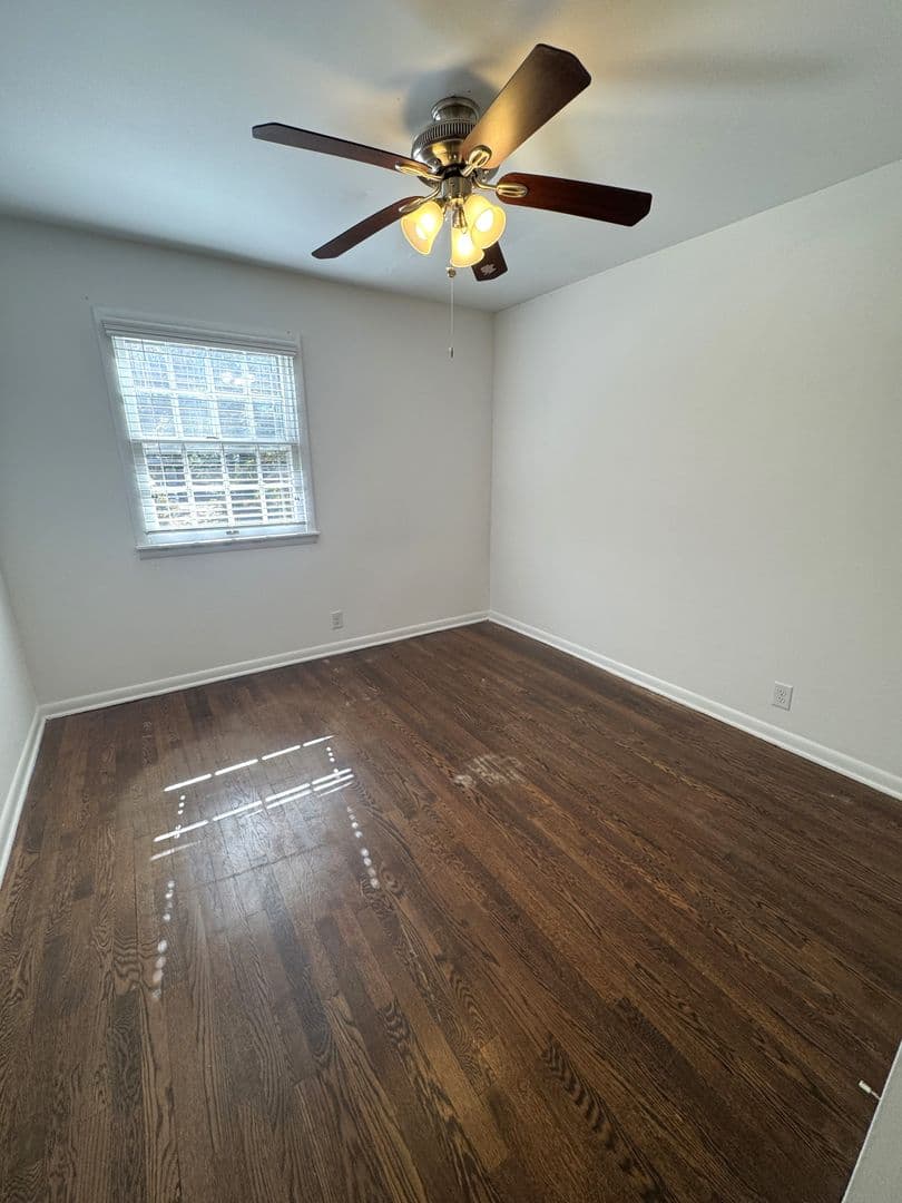 Athens House: 150 Pineview Dr