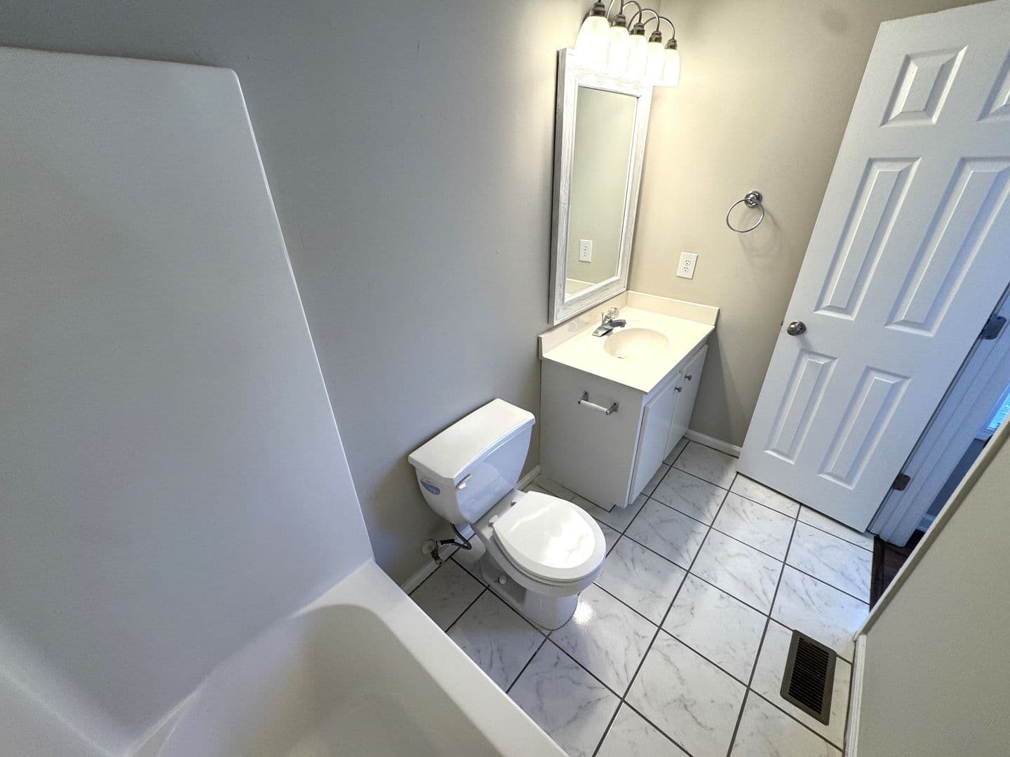 Athens Apartment: 245 Pineview Drive