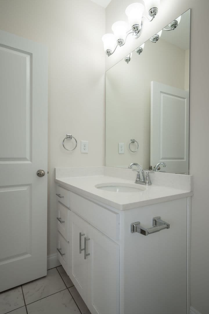 Athens Apartment: 90 Woodsong Ave