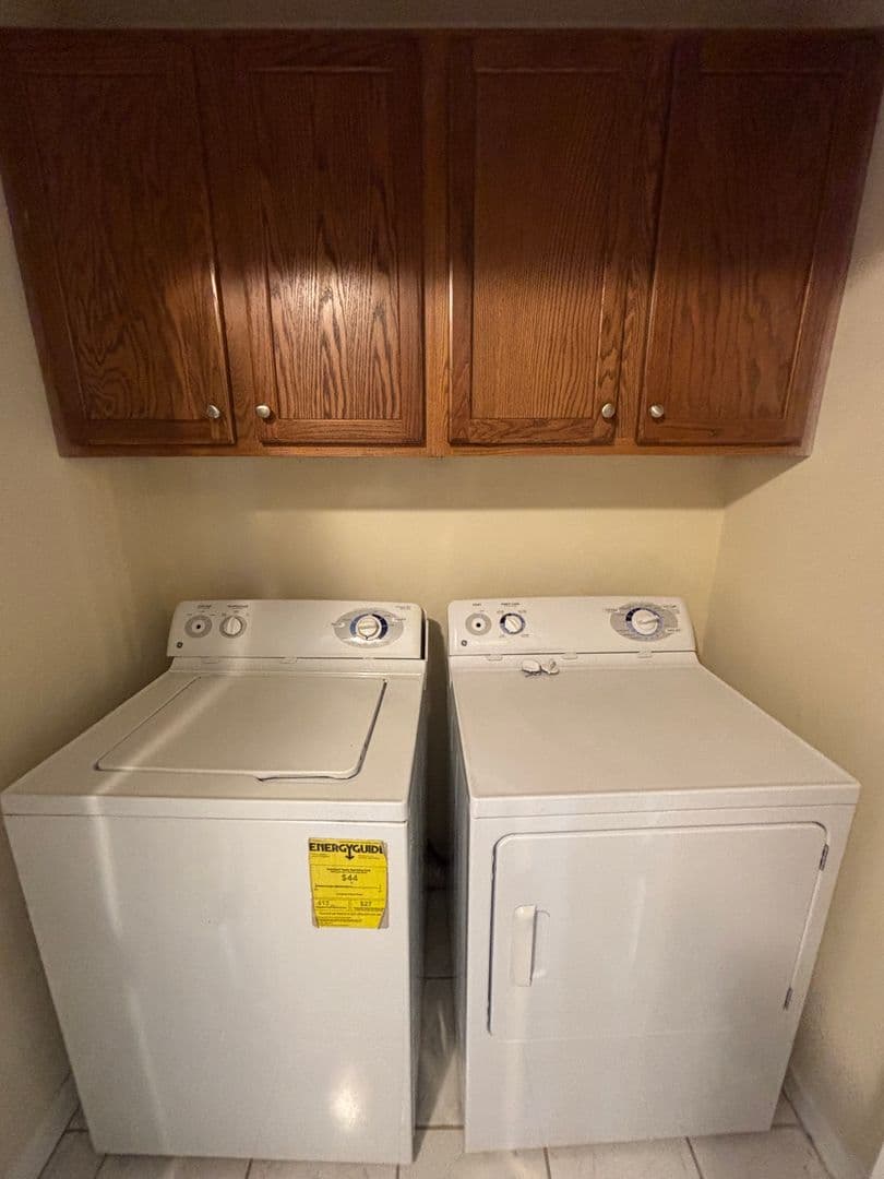 Athens House: 100 Pineview Ct