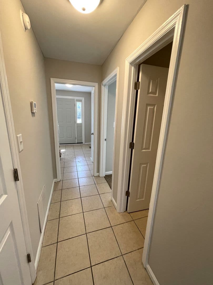Athens House: 125 Hardin Dr