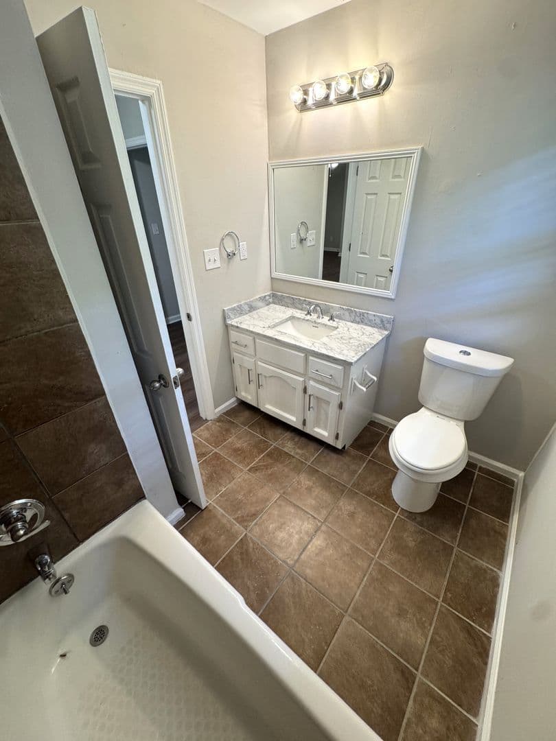 Athens House: 620 Pinecrest Dr