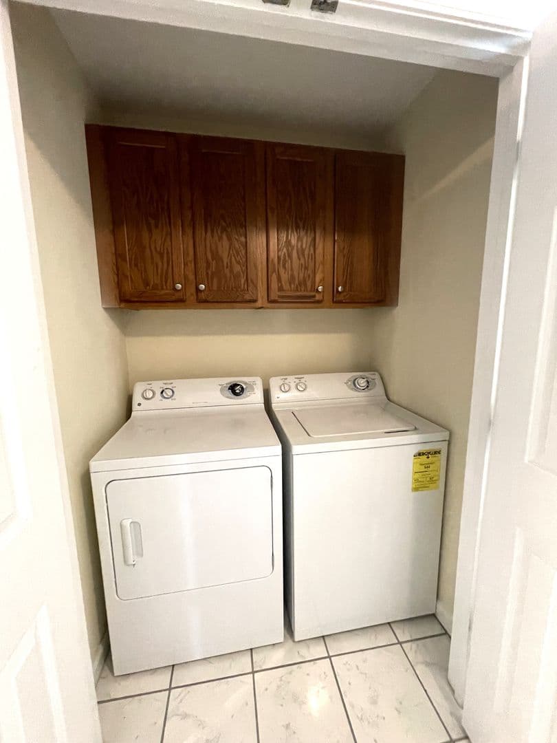 Athens House: 112 Pineview Ct