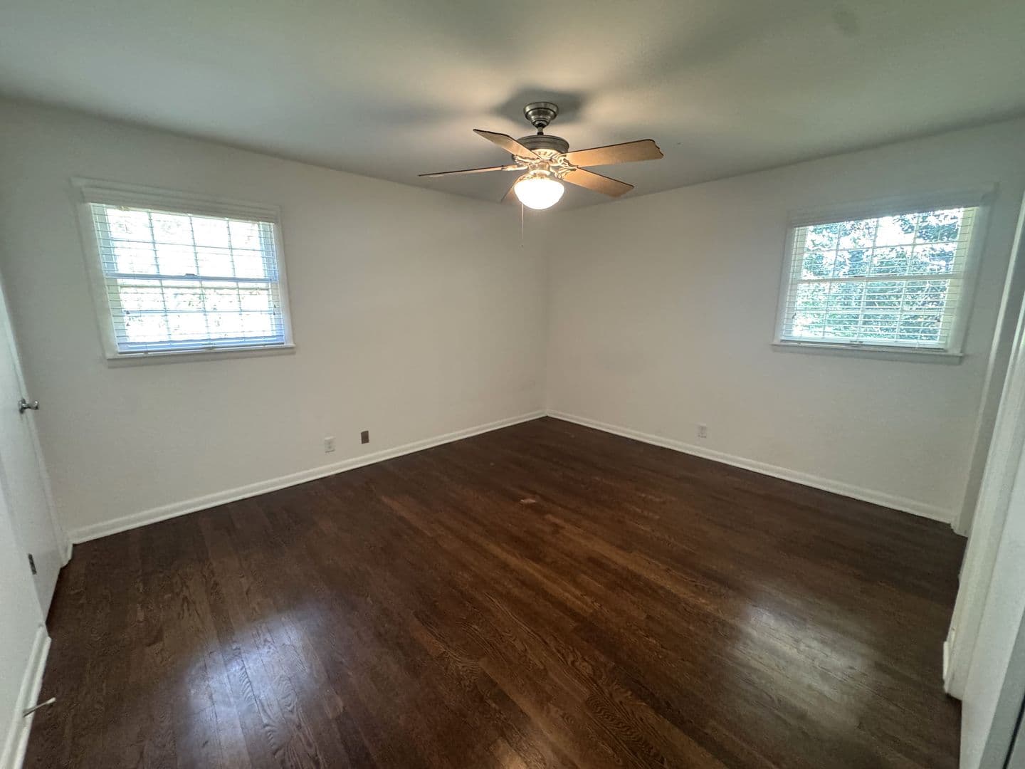 Athens House: 150 Pineview Dr
