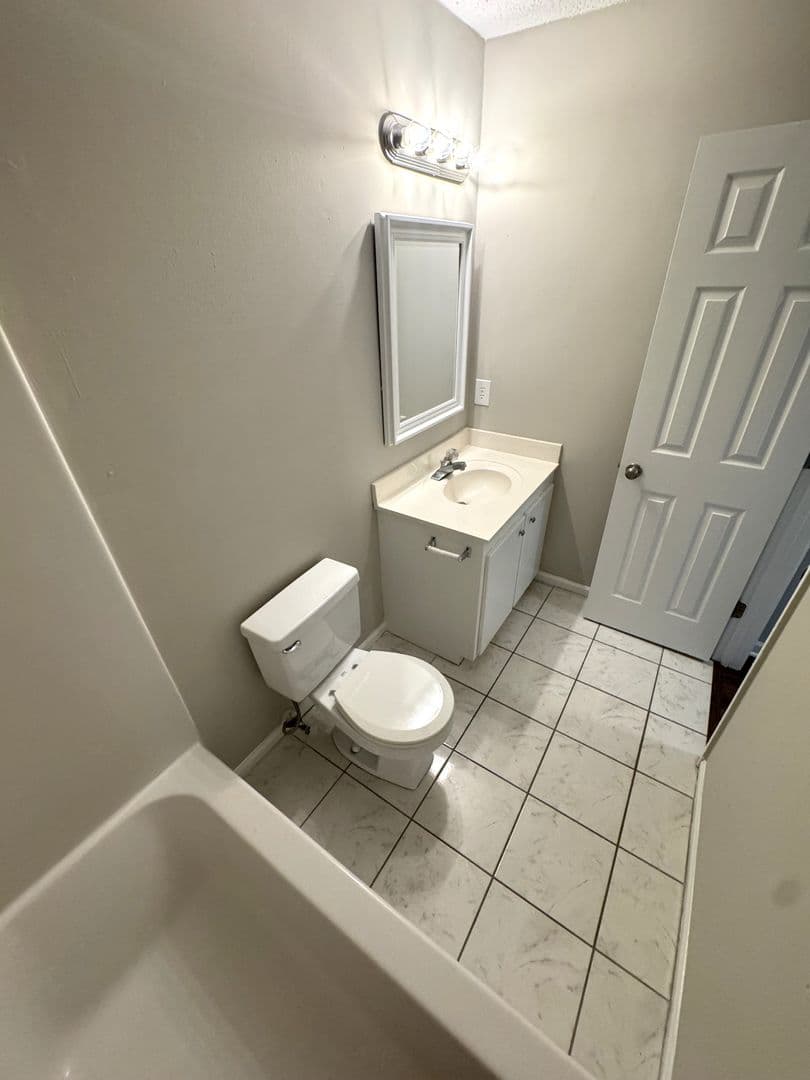 Athens Apartment: 245 Pineview Drive
